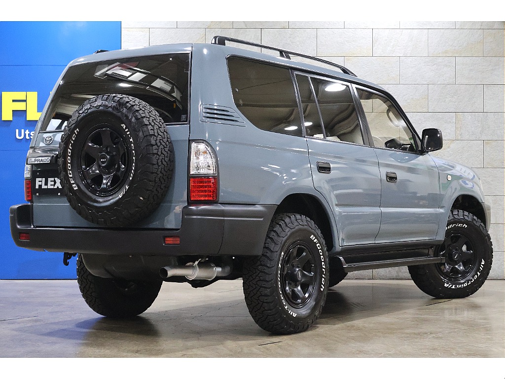 この角度からはオフローダーのようそを強く感じます。