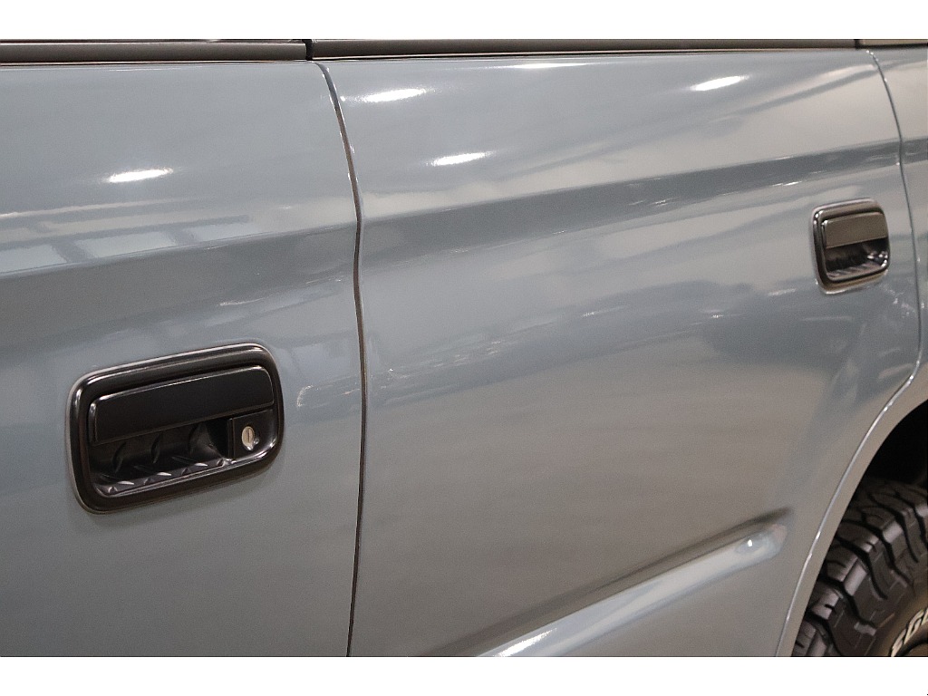 ドアノブマットブラックになっており、傷防止のドアノブガードも付いてます！