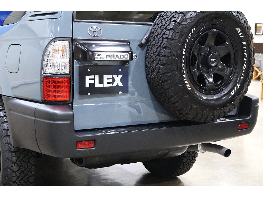 リアバンパーは新品マットブラック！