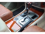 シフト周りも木目が入って高級感満載！