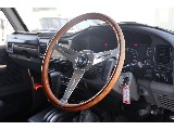 社外ステアリングが旧車の雰囲気を演出！
