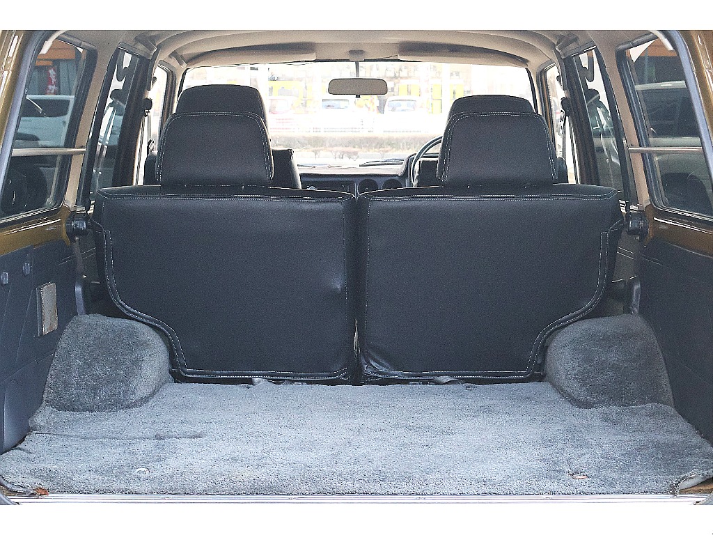 ラゲッジスペースのマットもこの通り