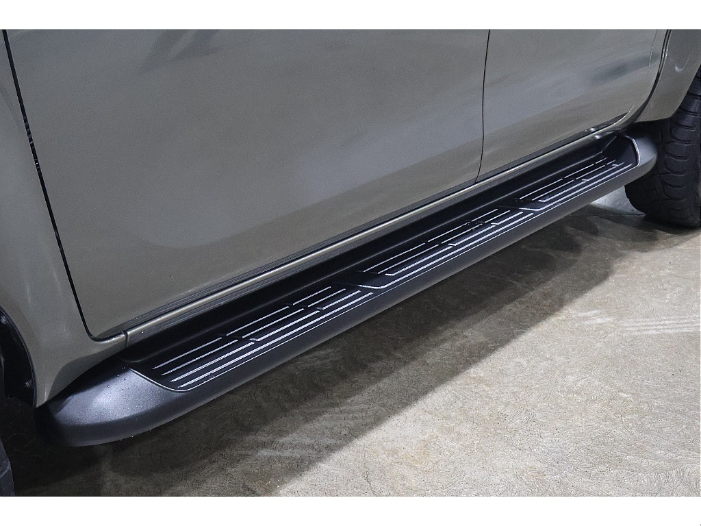 ステップがあると乗り降りもラクラクです！