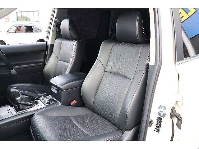 助手席シートは使用感も少ない状態！