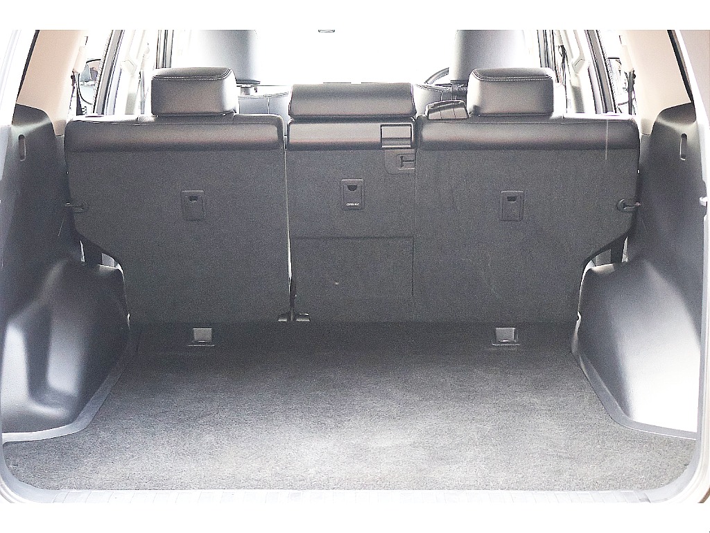 ラゲッジスペースもキレイな状態を保っております！