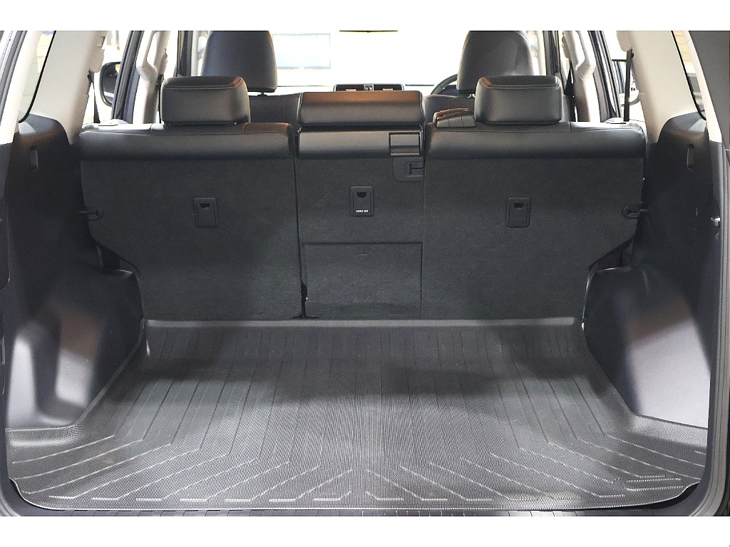 乗車人数分の荷物を載せても余るほどのラゲッジルーム