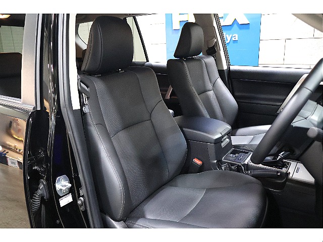 運転席のへたりは見受けられません！