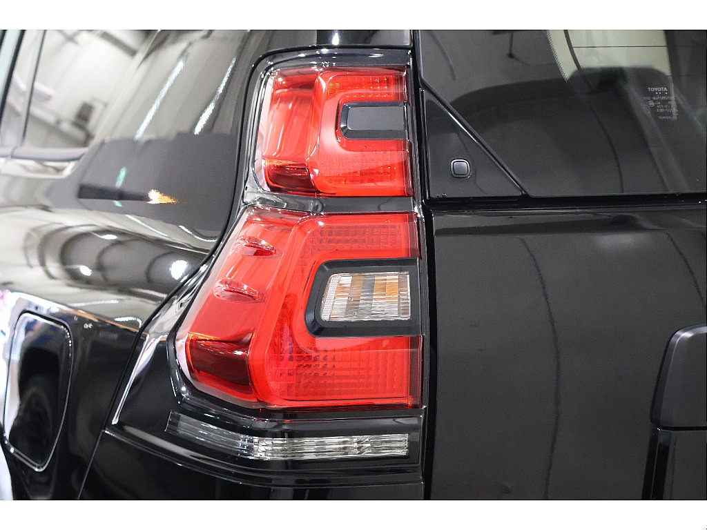 純正テールランプはカスタムも可能です！