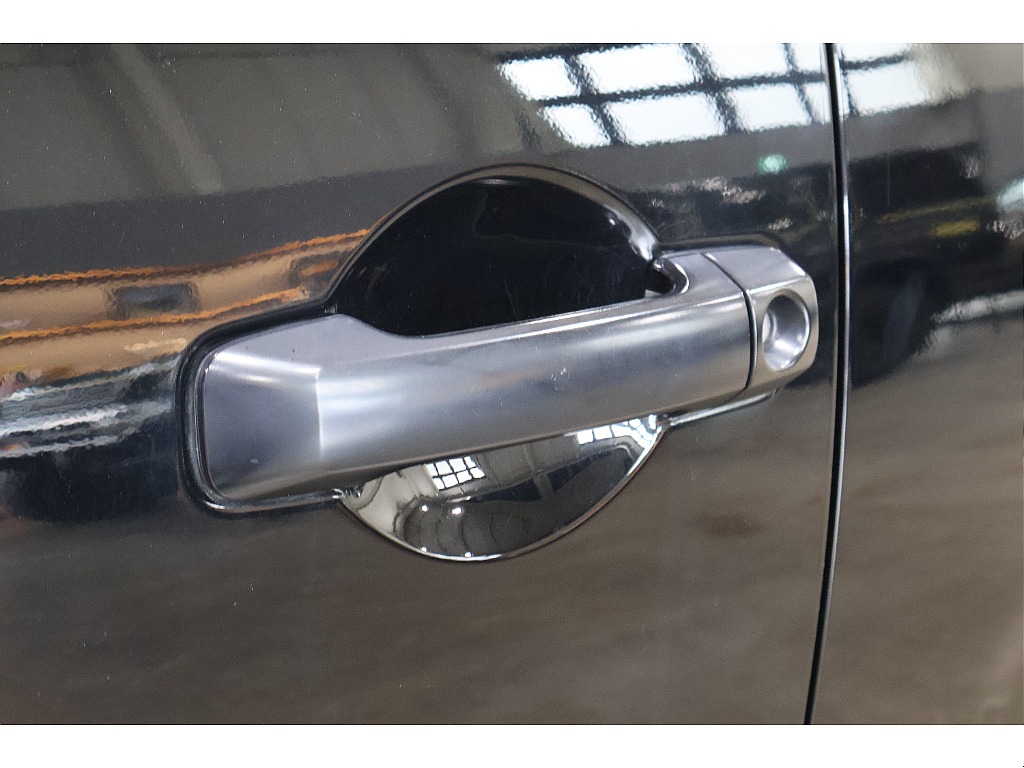 ブラックカラーパッケージ特有のドアハンドル！