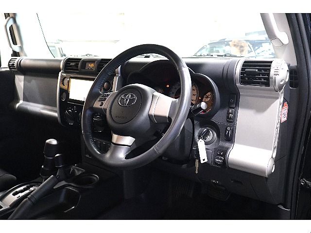 乗り込み時からテンションが上がる運転席周りです！