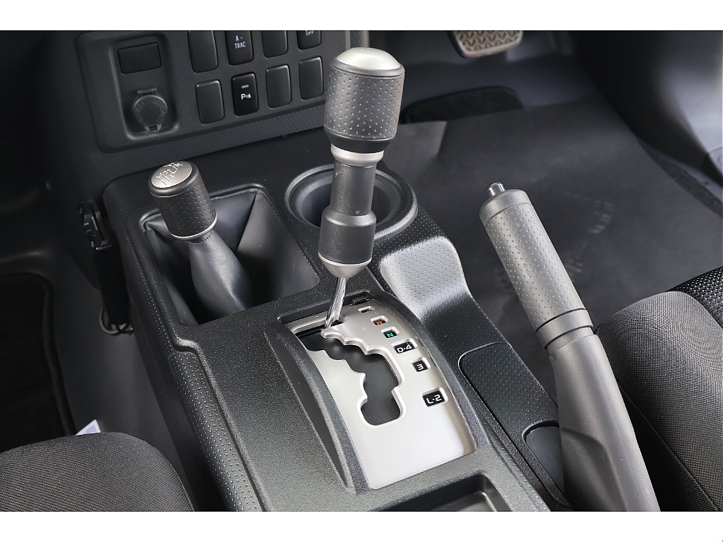 運転席操作部も心をくすぐる仕様です♪