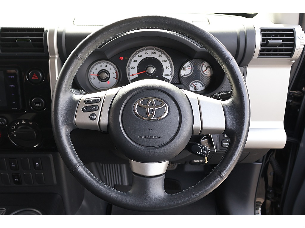 ステアリングもGOODコンディションです！