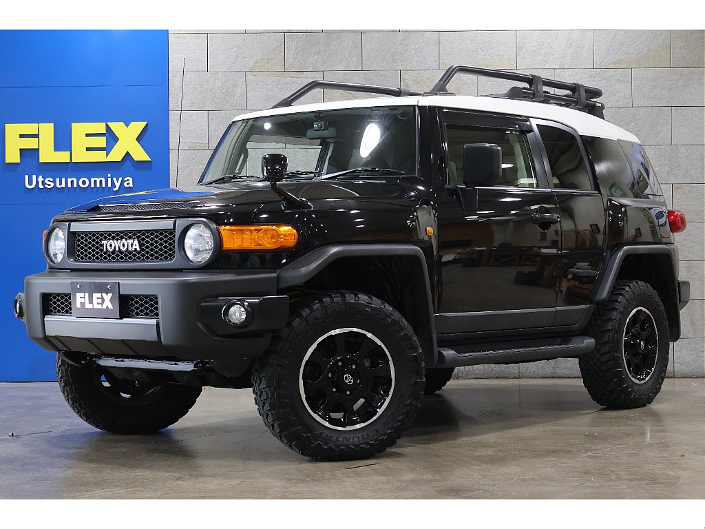 待望のFJクルーザーが入庫しました☆低走行でコンディション良好です◎