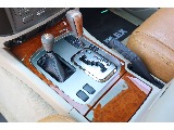 高級感漂う、シフトノブ回り！