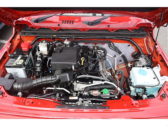 ジムニーのエンジンルームは整備性抜群！状態良さはさすが5,000kmです！