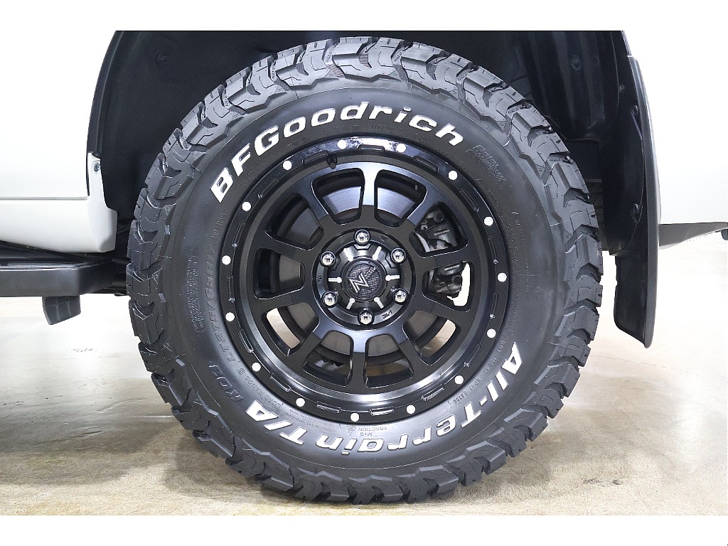 BFGoodrichiA/Tタイヤ＆NITRO POWER M10PERSHUNG17インチホイール！