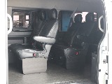 前向き最大10人乗車可能