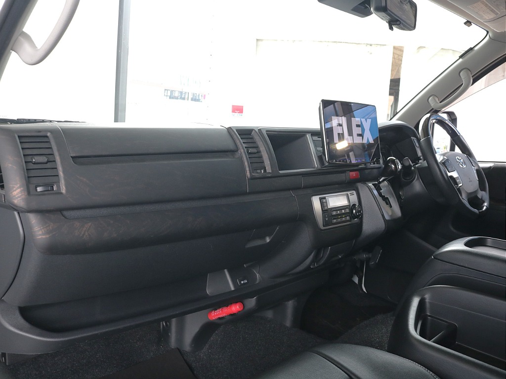 トヨタ&nbsp;ハイエース&nbsp;ワゴン2.7GLロング ミドルルーフ 4WD&nbsp;フローリング施工済みのファミリーパッケージ&nbsp;栃木県の詳細画像&nbsp;その3