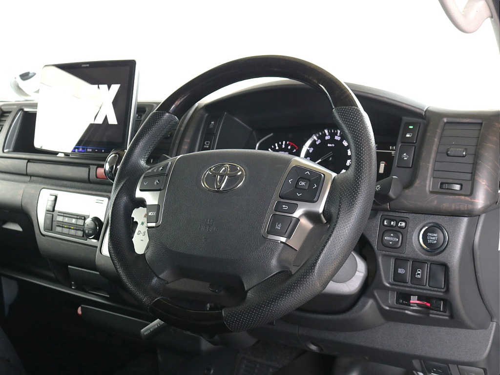 トヨタ&nbsp;ハイエース&nbsp;ワゴン2.7GLロング ミドルルーフ 4WD&nbsp;フローリング施工済みのファミリーパッケージ&nbsp;栃木県の詳細画像&nbsp;その4