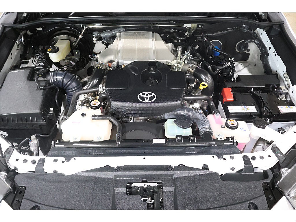 エンジンルームは低走行車両ですが更にきれいに仕上げました！