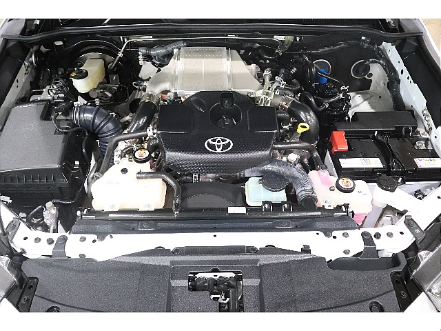 エンジンルームは低走行車両ですが更にきれいに仕上げました！