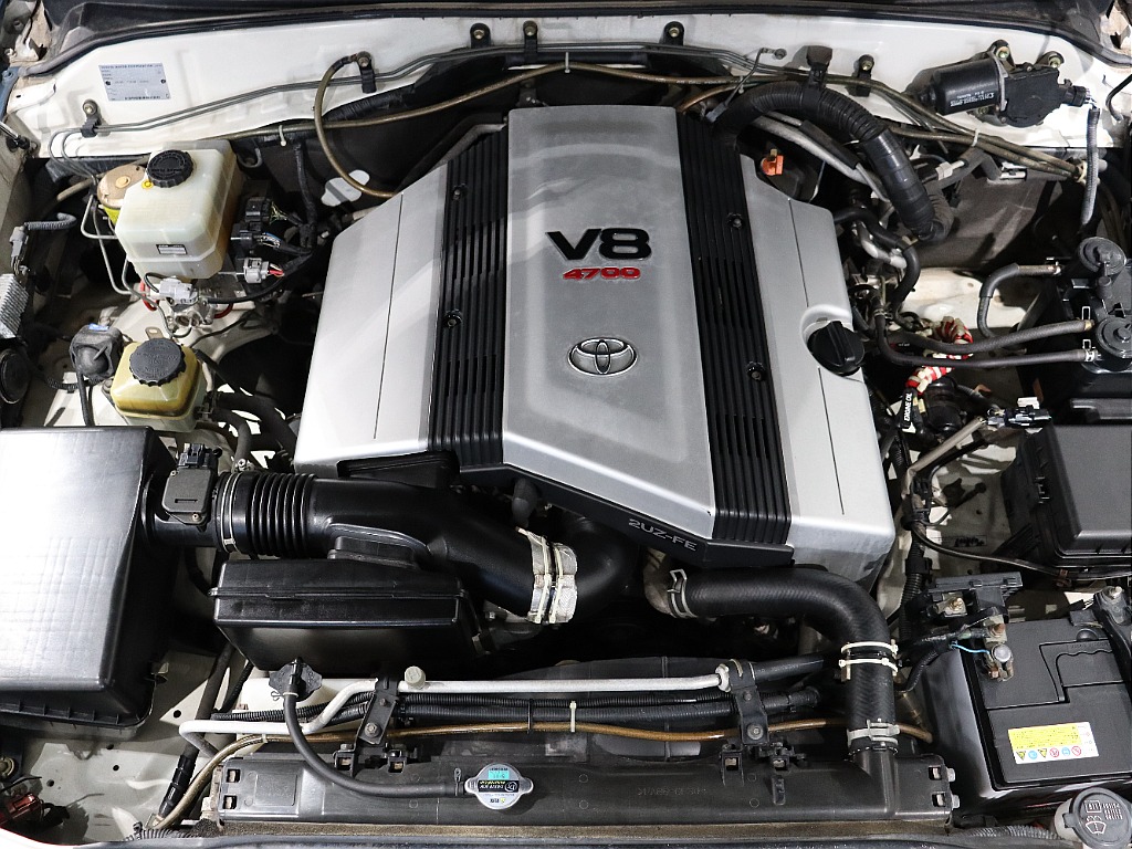 4.7LのV8エンジン、憧れですよね♪