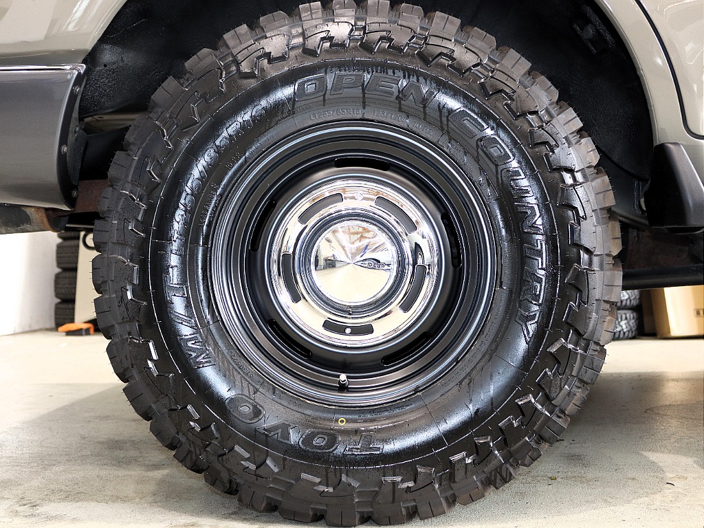 タイヤは、TOYO opencountry　M/Tとなっております！ ホイールは、クロスカントリーとなっています！