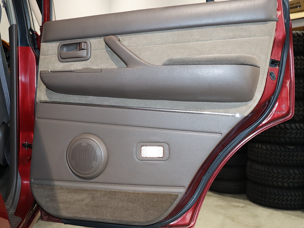 【ランドクルーザー80VX-LTD　4200ｃｃディーゼルターボ　純正ワインレッド　カラー】