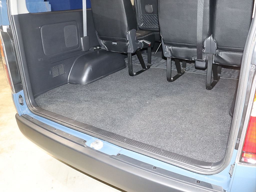 床張りもフロアカーペットのように施しました！