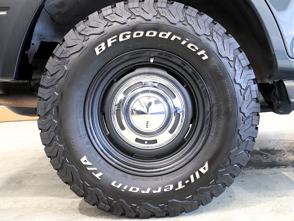 【タイヤ】BFGoodrich A/T 235/85/16【ホイール】DEAN　CROSS　COUNTRY