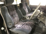 運転席シートは使用感が特に出る部分。こちらも使用感は少なく良好なコンディションです。