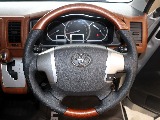 黄木目ステアリングで車内を明るく彩るインテリアです！