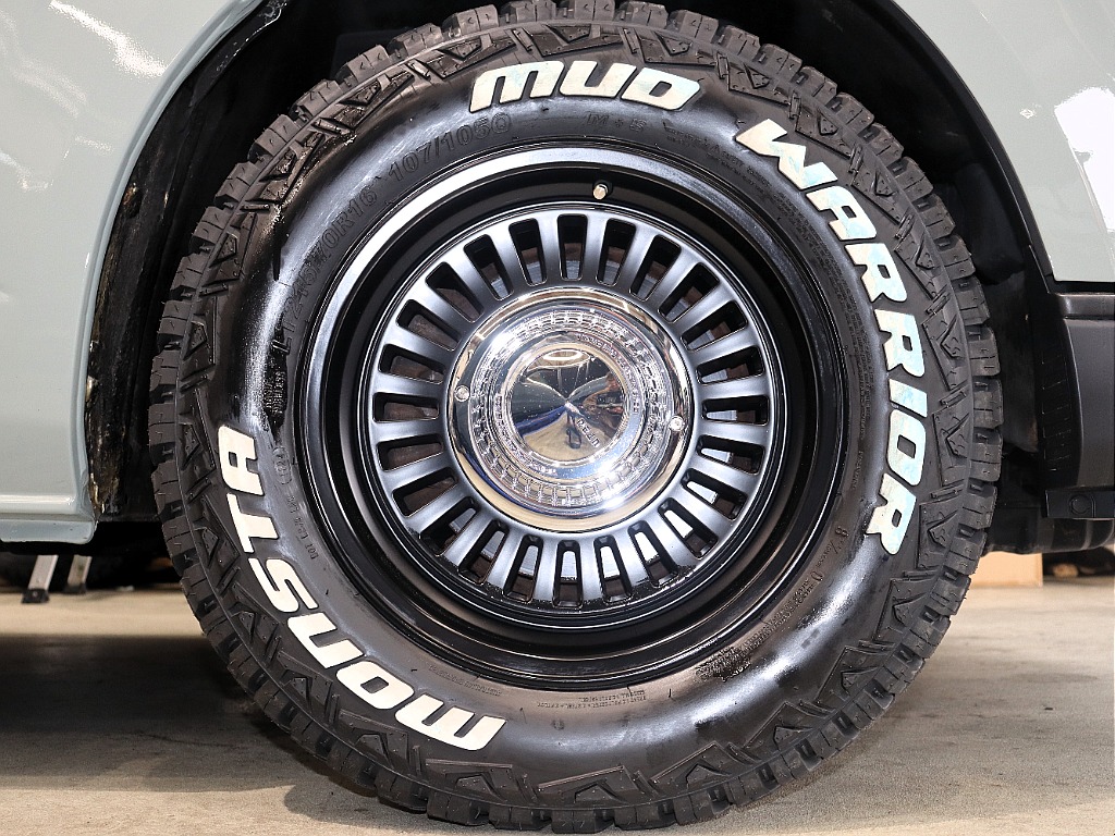 タイヤ：MAD　WARRIOR　MONSTER ホイール：CALIFORNIA