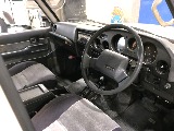 お客様の乗り込む際の目線を意識した撮影。気分が上がる車内に仕上がっております。