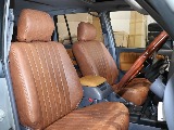 ブラウンのシートカバーがついているので、車内空間を明るくする他、オシャレな雰囲気も醸し出してくれます！ -