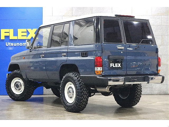 3色テールも相まってクラシック感があふれてます。