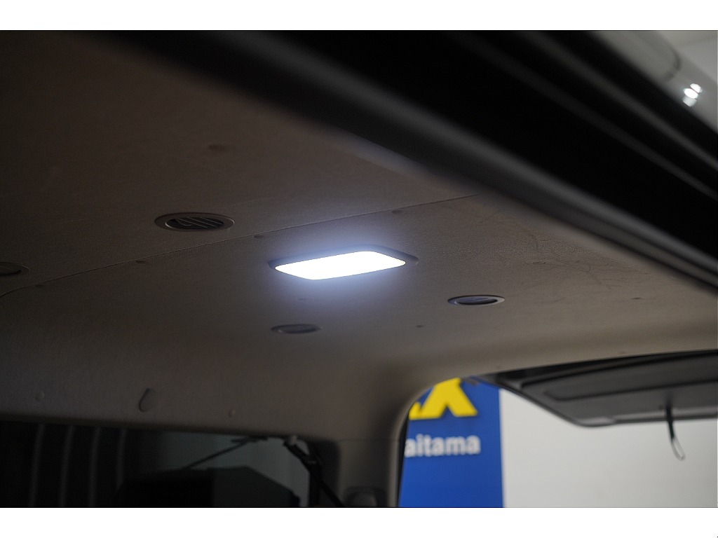 車内もLEDライトで明るく照らしてくれます♪