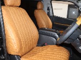 こちらのシートカバーは肌なじみも良く、車内を明るく