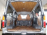 座席は倒せるため、サーフィンボードやキャンプ道具といった長いお荷物も楽々荷下ろし出来ちゃいますよ！