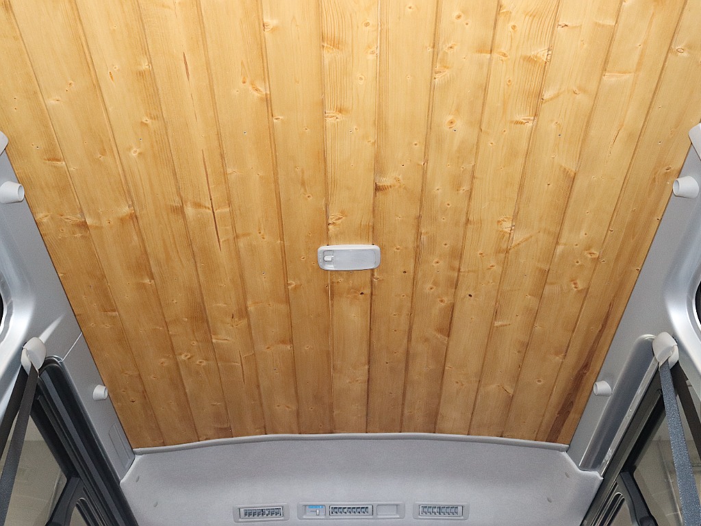 車内なのに木造建築っぽくて温かみのあるデザインが他にはなく、推しです(*´▽｀*)