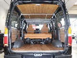 座席は倒せるため、サーフィンボードやキャンプ道具といった長いお荷物も楽々荷下ろし出来ちゃいますよ！