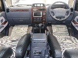 95プラド　後期型の内装はそのままに、 シートカバーには千鳥柄を取り入れました(*´▽｀*)