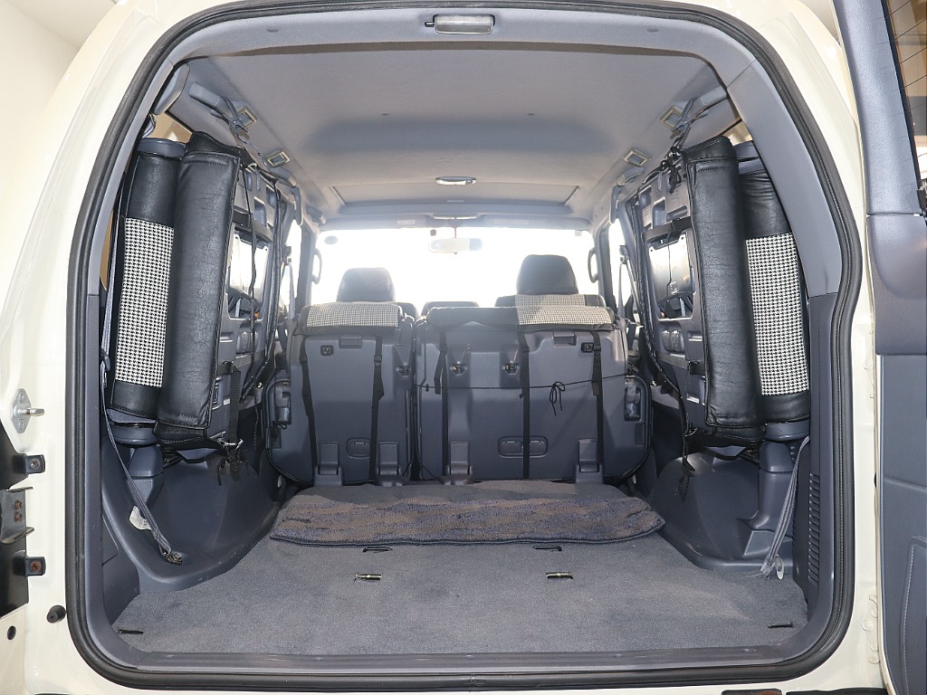 95プラド後期型ベース！ 8人乗りも