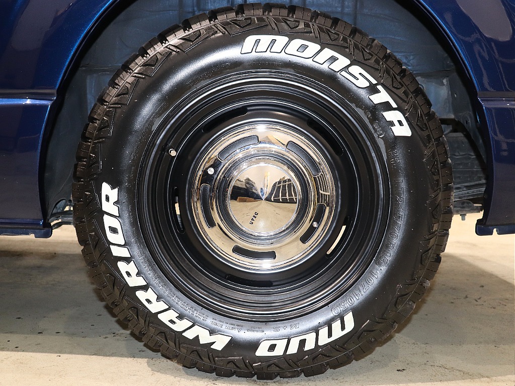 □MONSTA　MAD　WARRIOR　LT215/70R16 □DEAN　CROSS　COUNTRYホイール