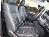 電動リクライニングやシートヒーターなど運転席と助手席のシートクッションとシートバックをすばやく温め、寒い朝もすぐに快適に走り出すことができます！