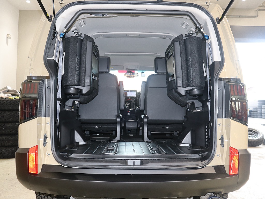 乗車人数や積載する荷物の量や大きさ、フラットモードの利用などに応じて、多彩にアレンジできます！
