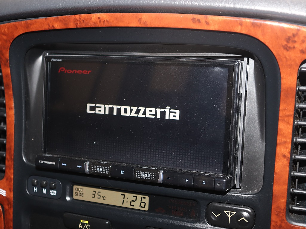 充実した機能性抜群のカロッツェリア製ナビは人気の高いカスタムです！(^_-)-☆