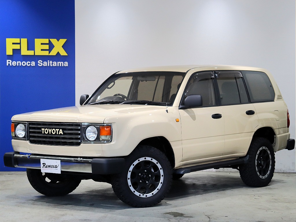 ランドクルーザー100前期型 VXグレード ランクルの高級車志向の始まりとも呼ばれるランクル100の中で、大人気のベージュに丸目のコンボで作成致しました。