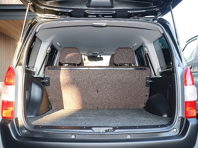 二列目も跳ね上げることで大人の方も寝ころべるスペースが確保できます!