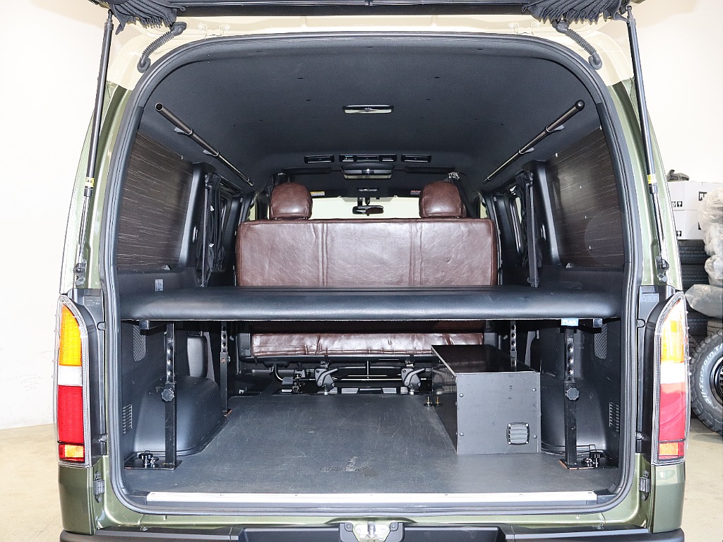 トヨタ ハイエースバン(2枚目)